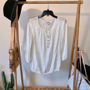 old navy cream flowy top🖤